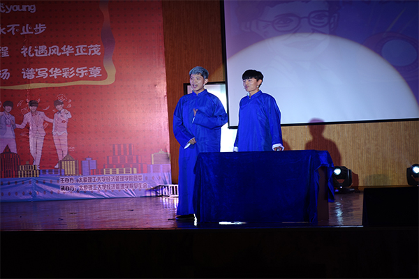 公司举行2016级新生开学典礼暨迎新晚会